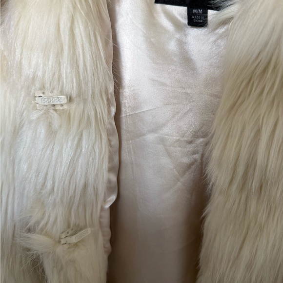 Women’s Mossimo jacket size medium crème fur - Picture 4 of 5